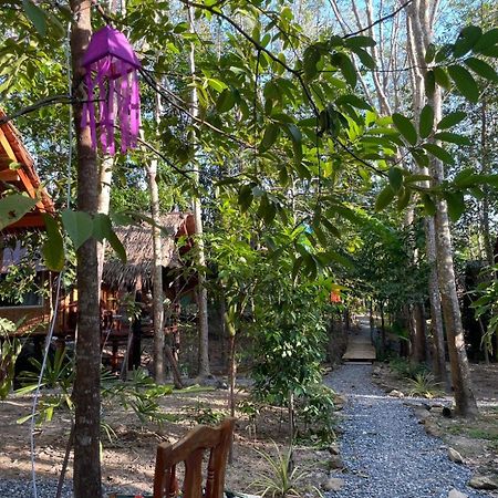 Apartamento Dahla Lanta Hut Ko Lanta Exterior foto